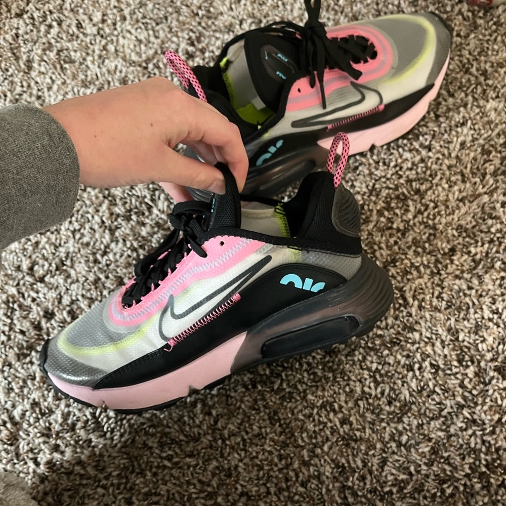 Gorgeous Nike air max. Gifted to me and too big ):